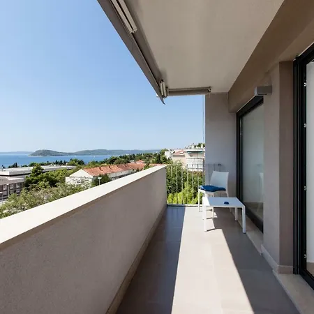 Lone Apartamento Split